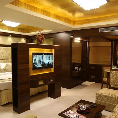 Hotel Golden Gate Indore Exterior foto