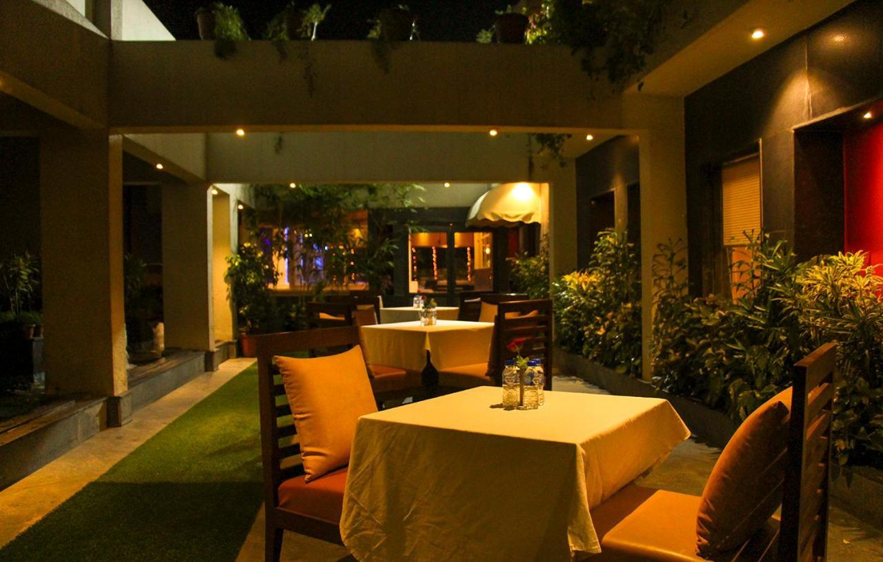 Hotel Golden Gate Indore Exterior foto